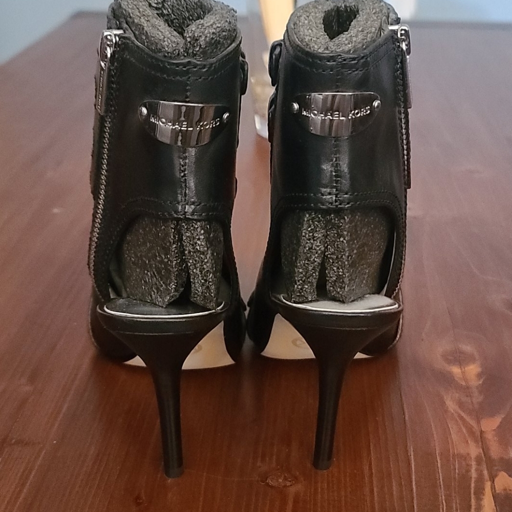 Heels - Picture 2 of 4